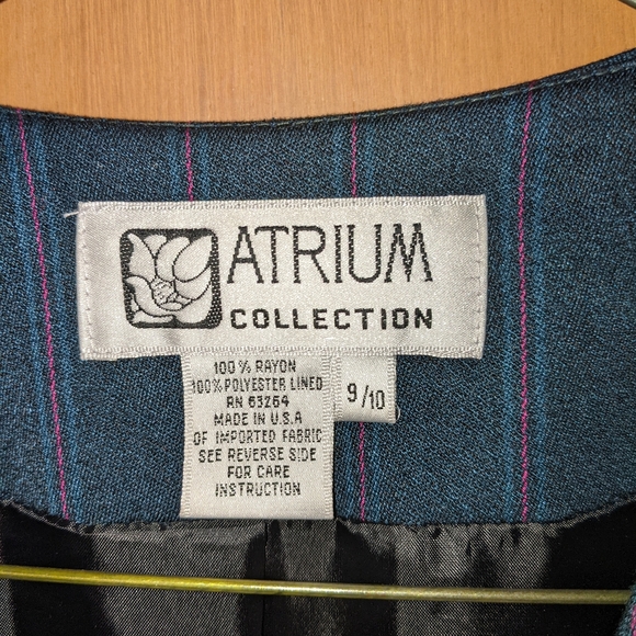 Atrium Collection vintage collarless blazer - Picture 3 of 4